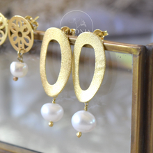 Cargar imagen en el visor de la galería, Aros Julieta Perla Oro