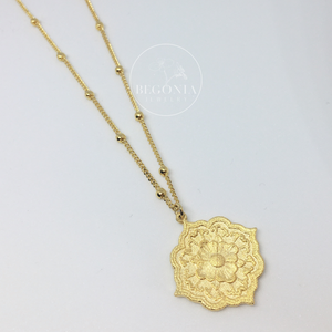 Collar Flor Oro