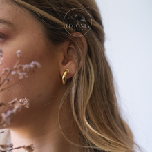 Cargar imagen en el visor de la galería, Argollas Julieta Oro
